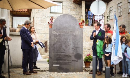 Inauguração praça das Tradições