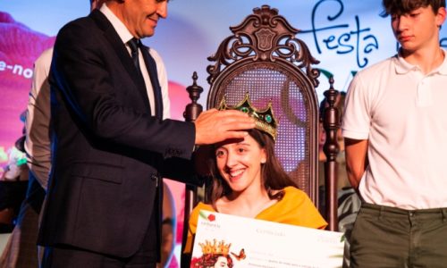 desfile de moda - Rainha das camélias