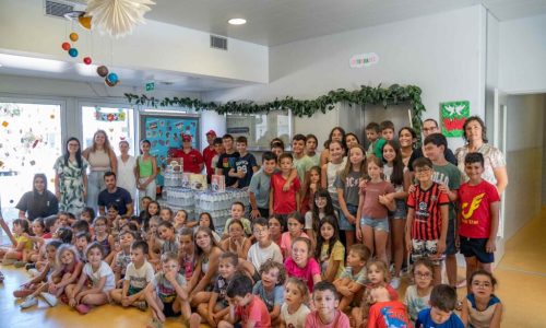 crianças solidárias com bombeiros