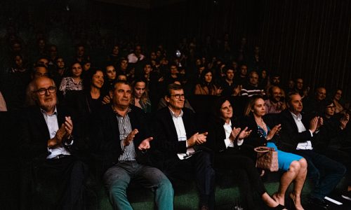 Sala cheia para assistir ao concerto