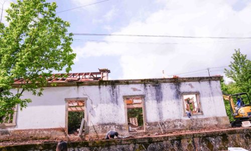 requalificação de Casa de Veade